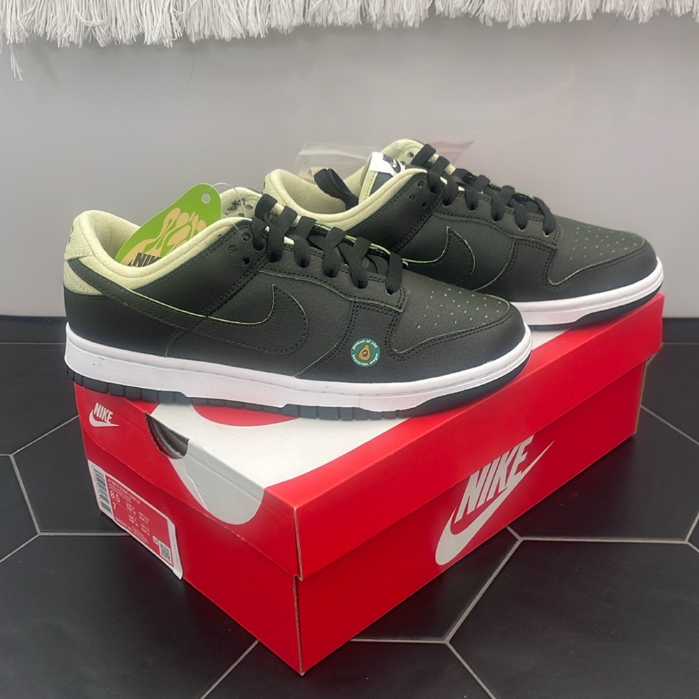 NWT Nike Dunk Low Avocado 8.5 women’s